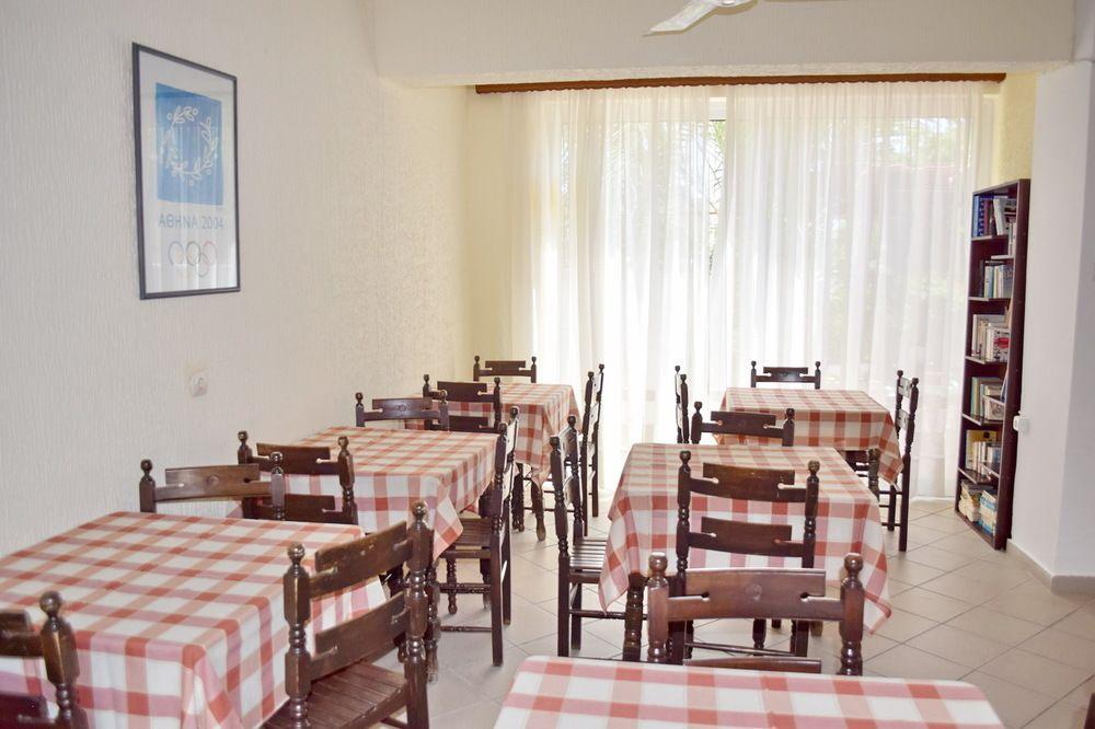 Agia Marina  Hotel Karyatides מראה חיצוני תמונה