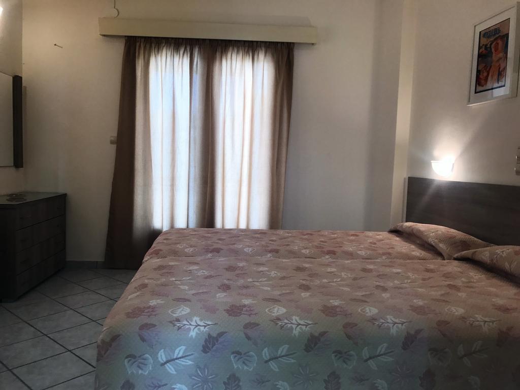 Agia Marina  Hotel Karyatides מראה חיצוני תמונה