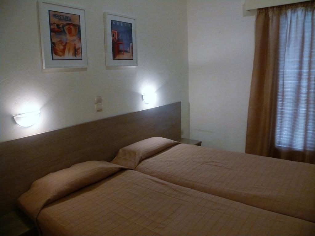 Agia Marina  Hotel Karyatides מראה חיצוני תמונה