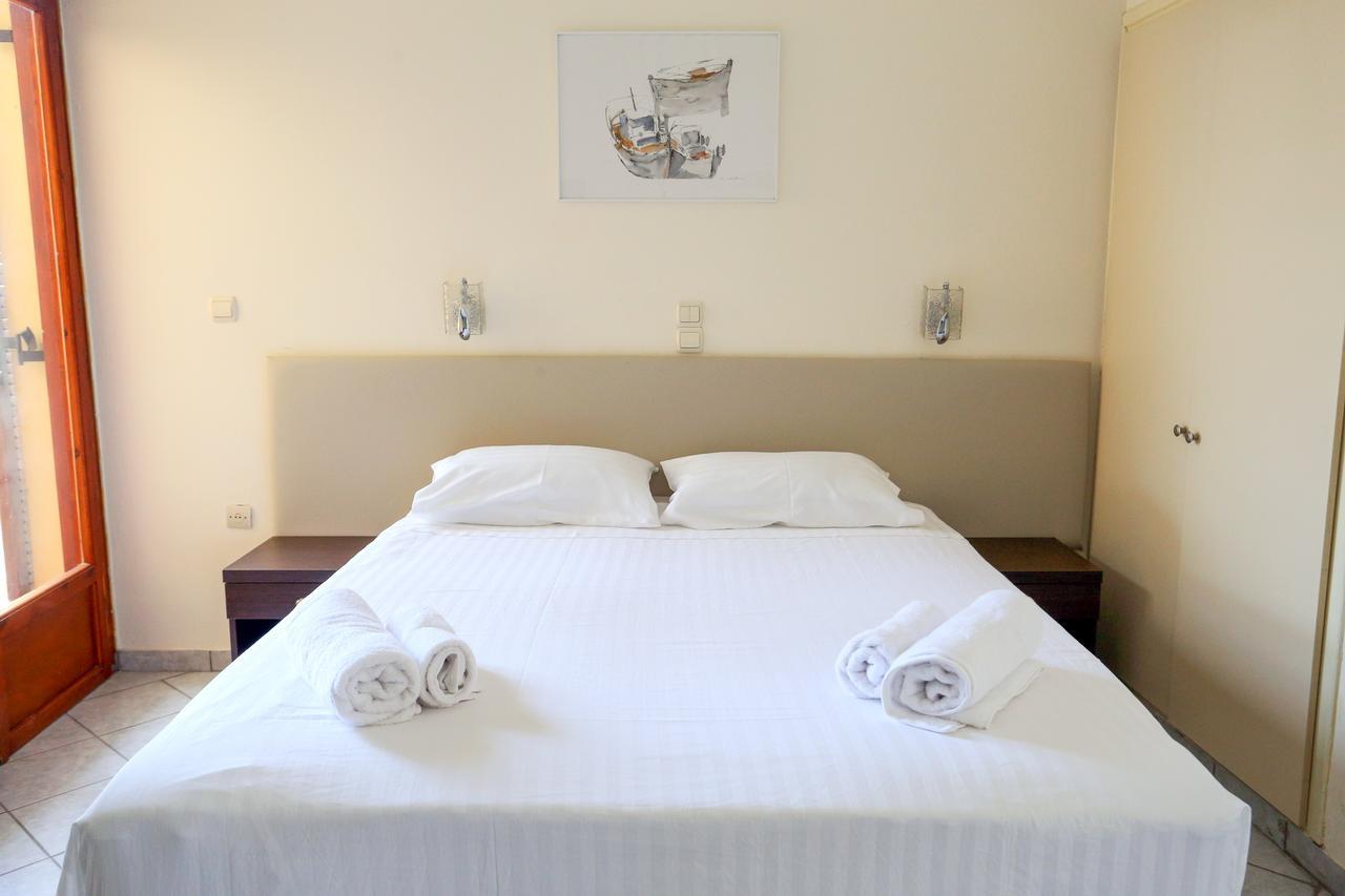 Agia Marina  Hotel Karyatides מראה חיצוני תמונה