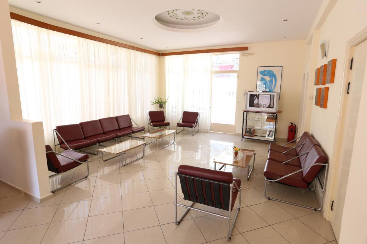 Agia Marina  Hotel Karyatides מראה חיצוני תמונה