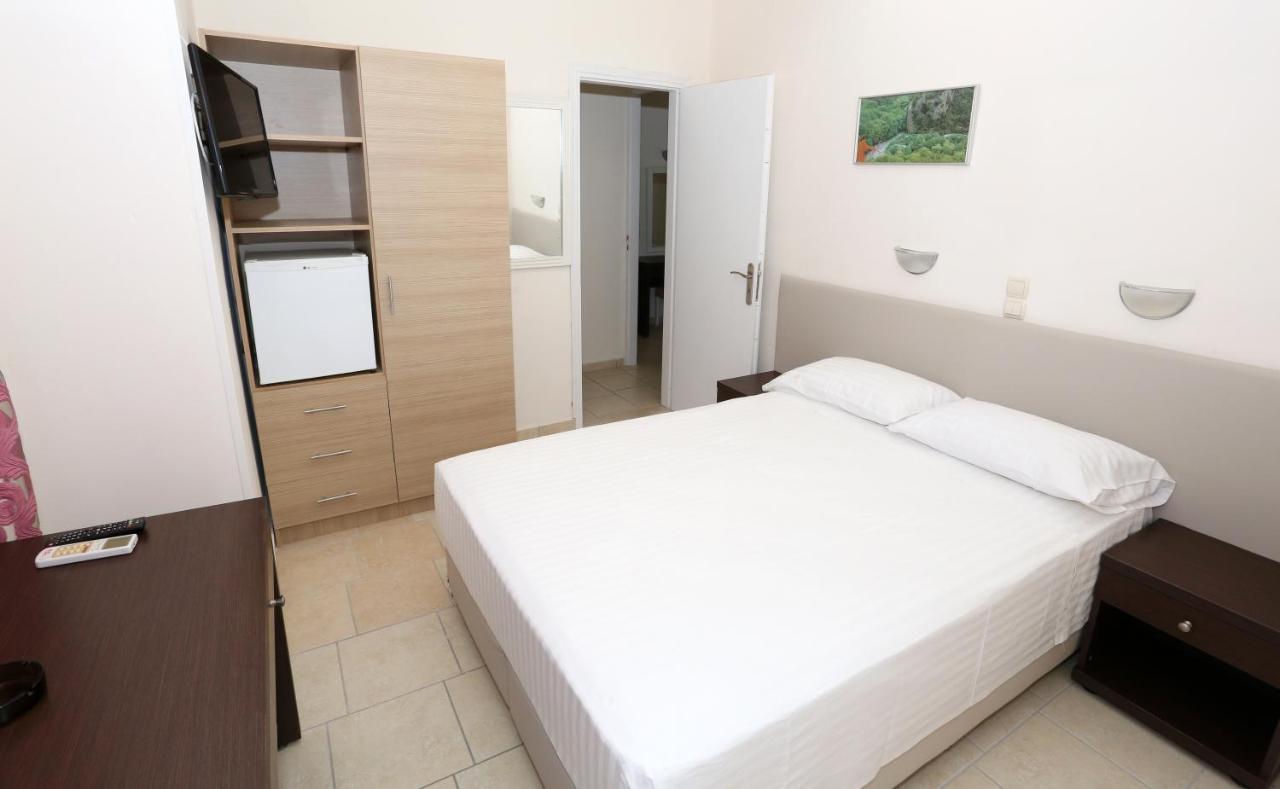 Agia Marina  Hotel Karyatides מראה חיצוני תמונה