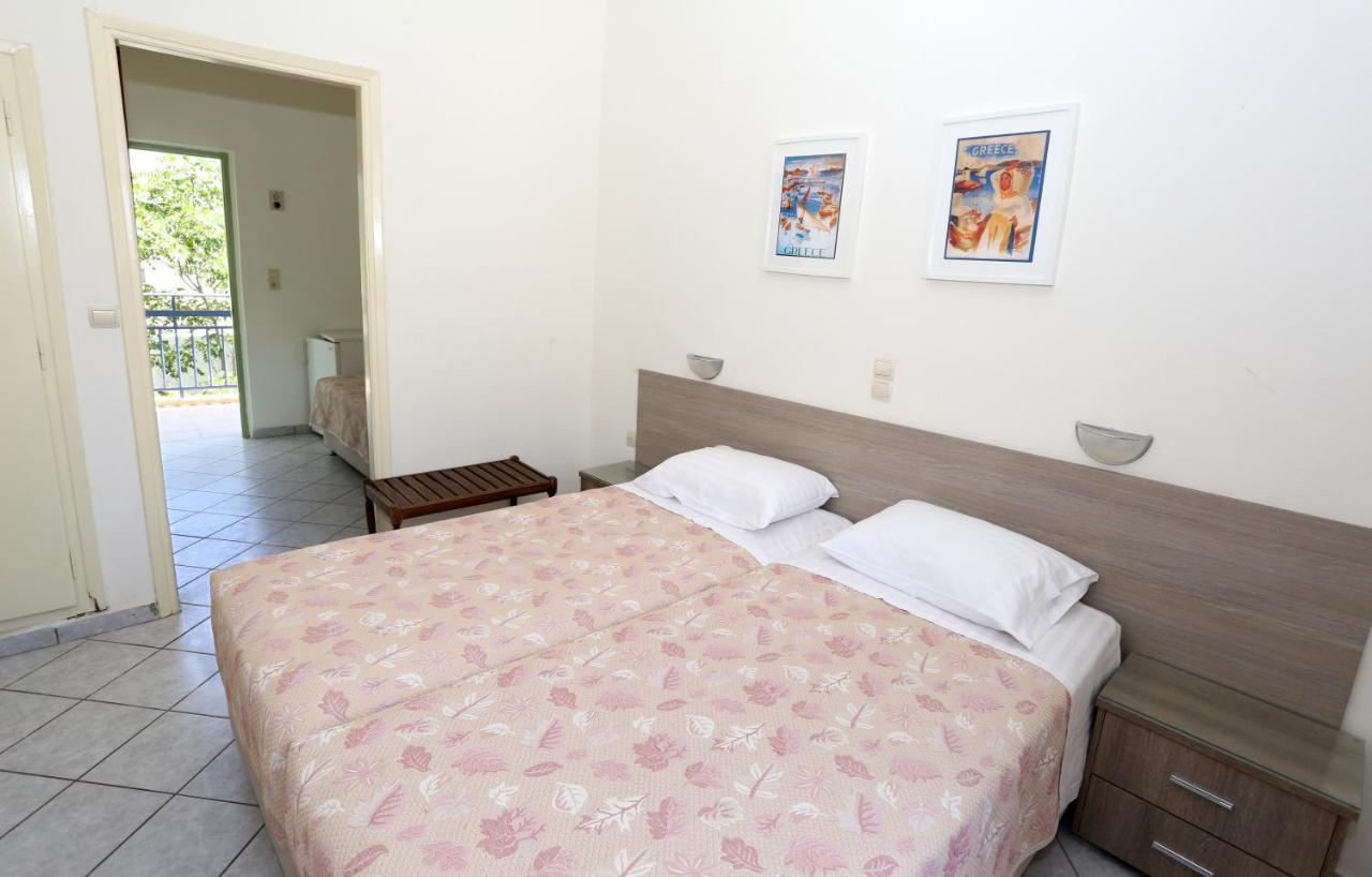 Agia Marina  Hotel Karyatides מראה חיצוני תמונה