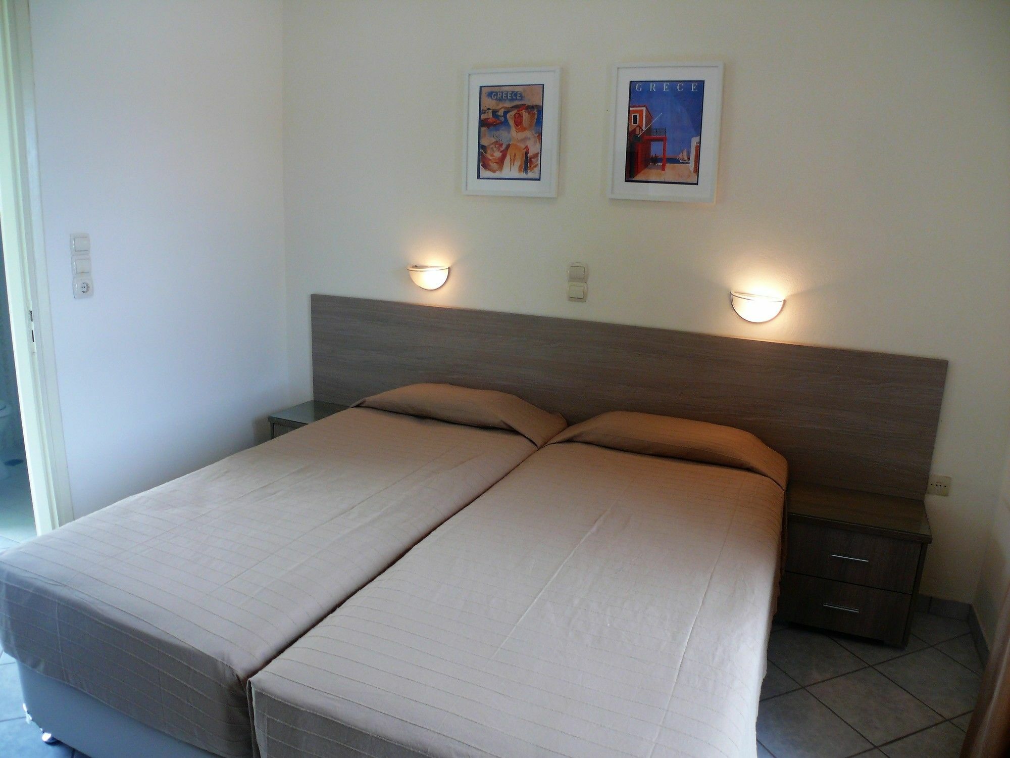Agia Marina  Hotel Karyatides מראה חיצוני תמונה